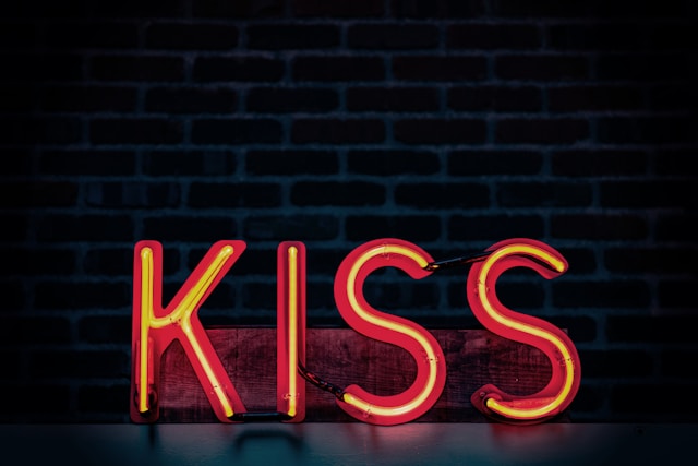 panneau lumineux Kiss